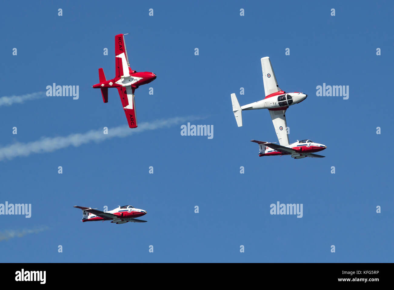 Snowbirds der Royal Canadian Air Force in solo Bildung übergeben. Stockfoto