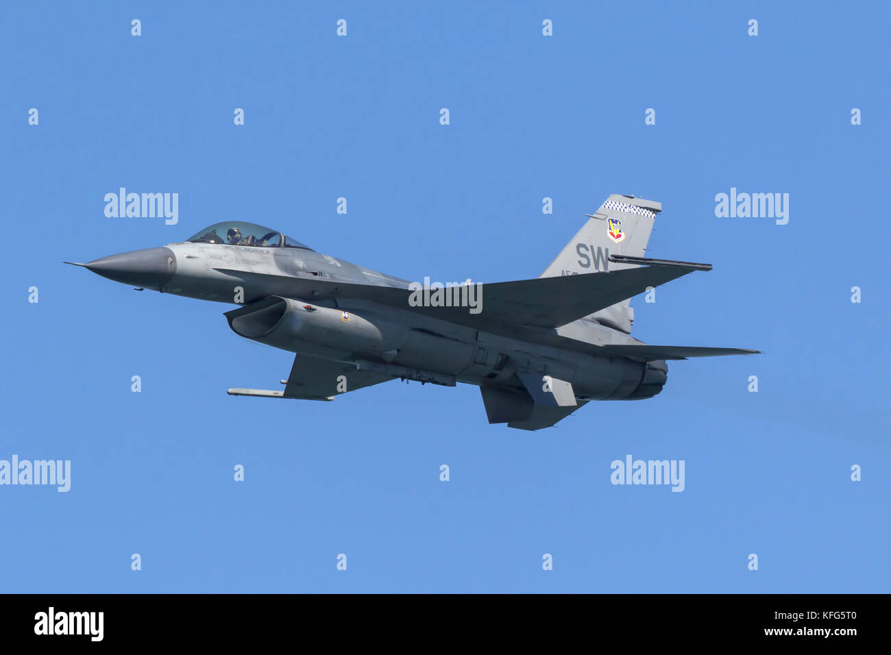 F-16 Viper des Air Combat Command F-16 Viper Demonstration Team von Shaw AFB, S.C., im Flug. Stockfoto