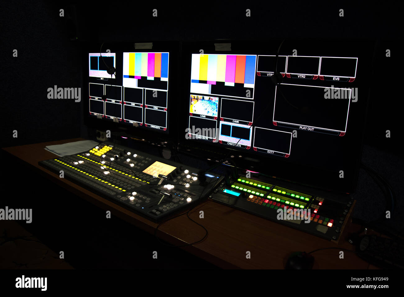 Mobile TV-Studio mit Monitoren für die Dreharbeiten zeigt und Programme Stockfoto