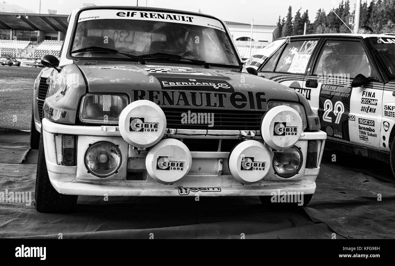 SANMARINO, SANMARINO - OTT 21, 2017: Renault 5 GT TURBO 1982 in alten Rennwagen Rallye DIE LEGENDE 2017 der berühmte SAN MARINO historische Rennen Stockfoto