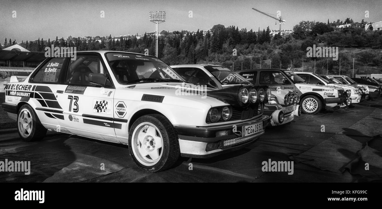 SANMARINO, SANMARINO - OTT 21, 2017: BMW M3 E30 1989 in alten Rennwagen Rallye DIE LEGENDE 2017 der berühmte SAN MARINO historische Rennen Stockfoto