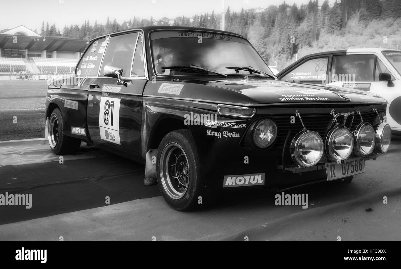 SAN MARINO, SAN MARINO - OTT 21: BMW 2002 Ti 1971 alten Rennwagen Rallye DIE LEGENDE 2017 der berühmte SAN MARINO historische Rennen Stockfoto