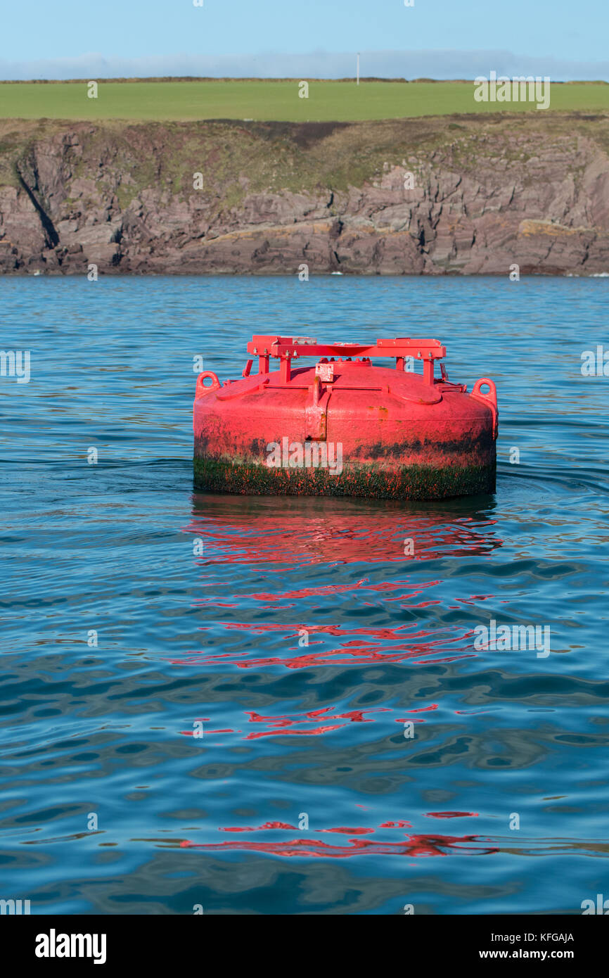 Navigation Marker von Unwettern in Milford Haven Eingang beschädigt Stockfoto