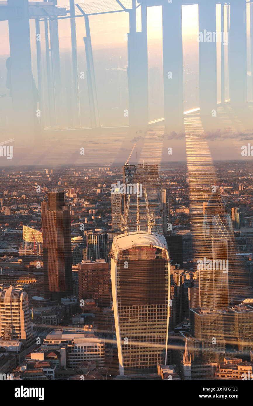 Ansicht der Stadt von London von der shard Aussichtsplattform bei Sonnenuntergang in London Stockfoto