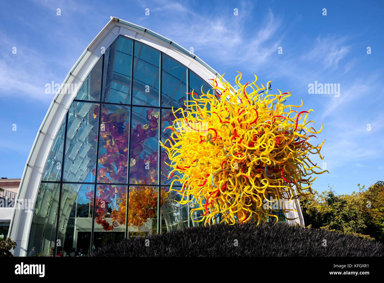 WA14136-00...WASHINGTON - Blick auf Glasarbeiten im Chihuly Garden und Glas im Seattle Center. Stockfoto