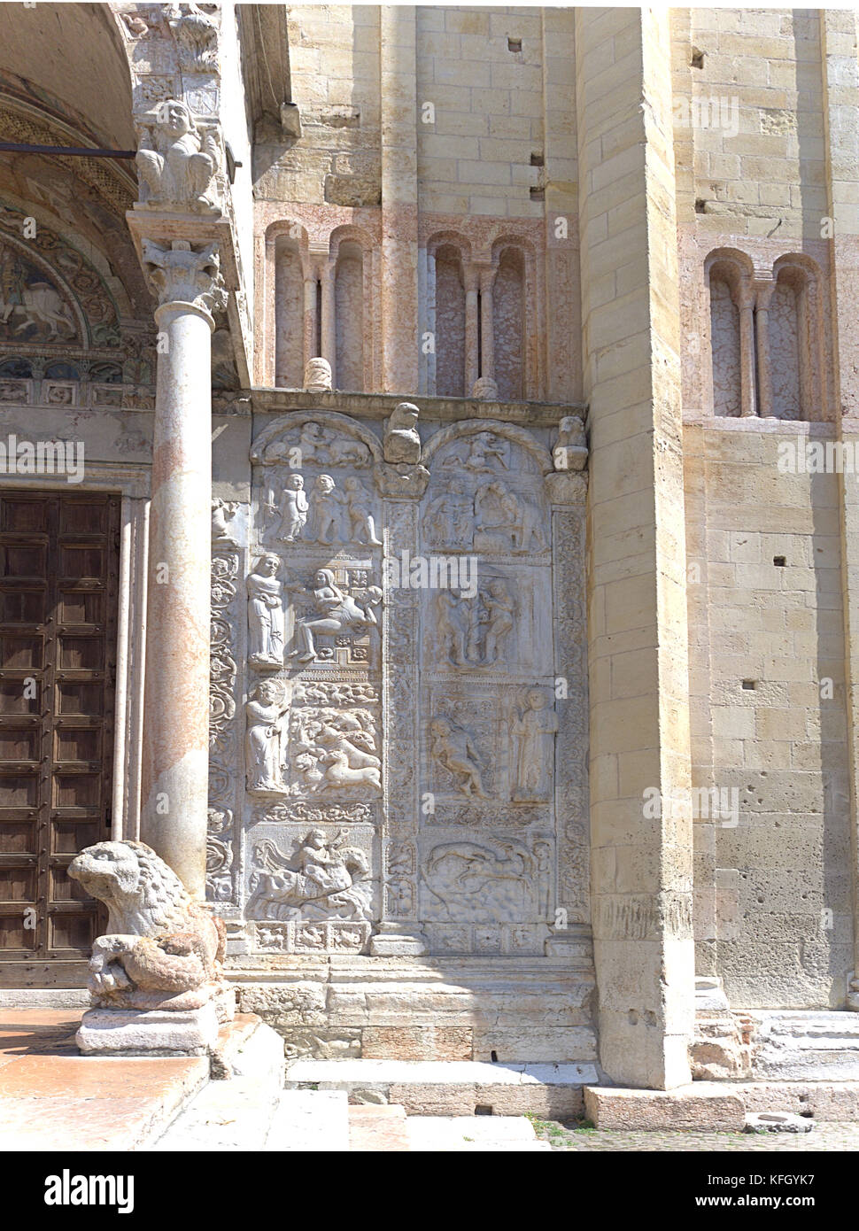 Portal der basilika von san zeno Fotos und Bildmaterial in hoher