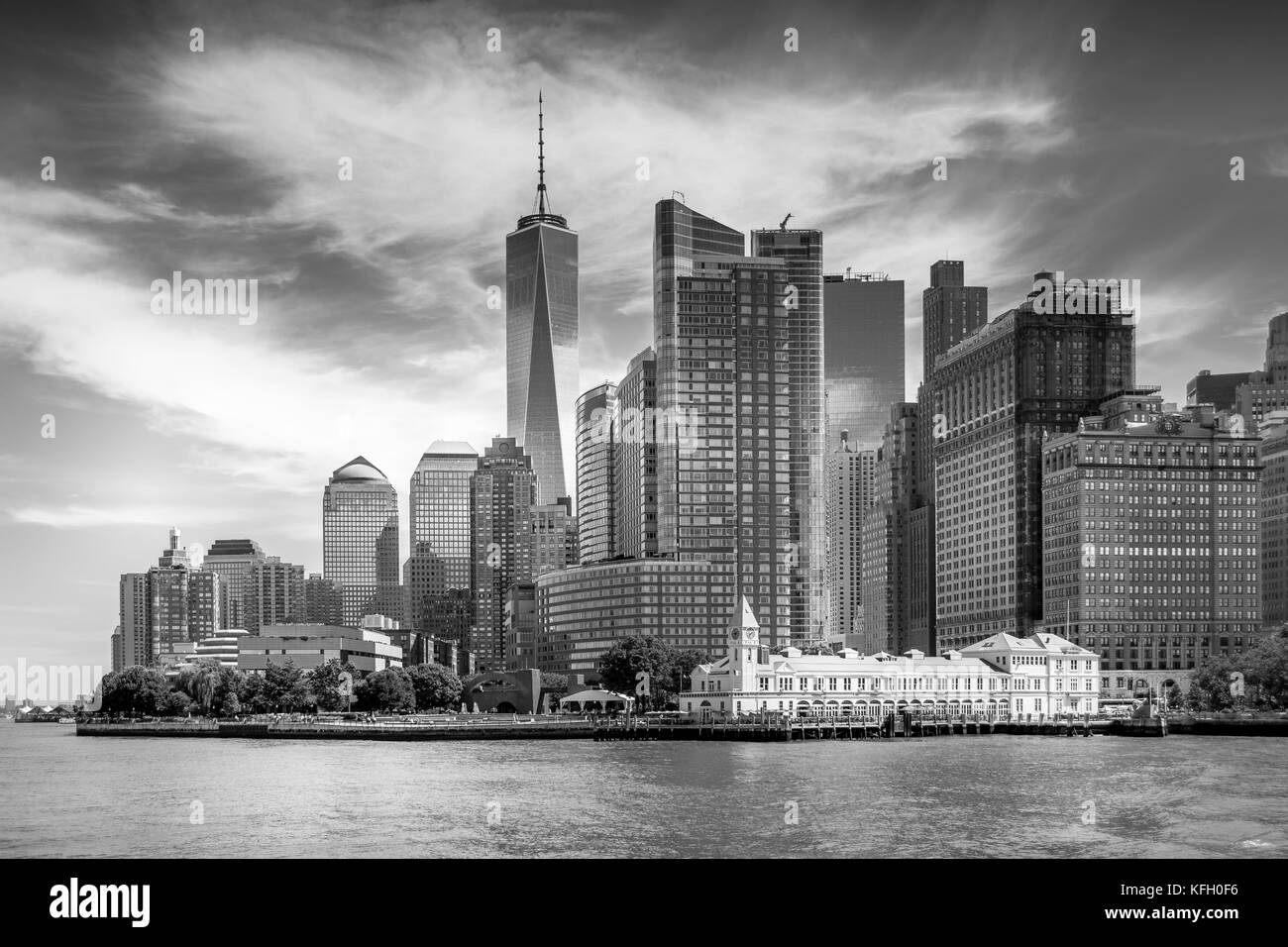 Lower Manhattan von Statue Cruises gesehen Stockfoto