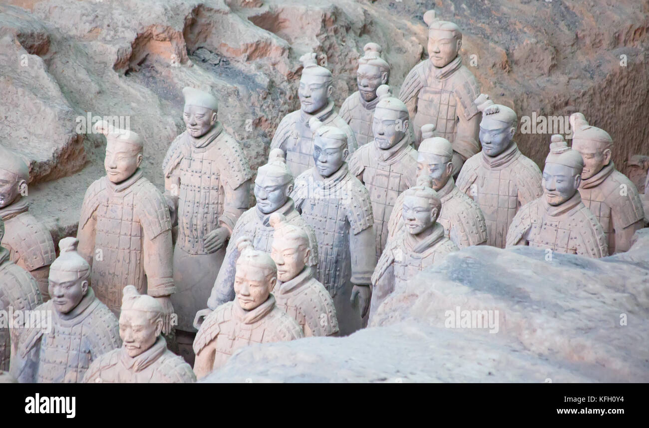 Berühmte Terrakotta Armee in Xi'an, China. Das mausoleum von Qin Shi Huang, dem ersten Kaiser von China enthält Sammlung von Terracotta Skulpturen zeigen Stockfoto