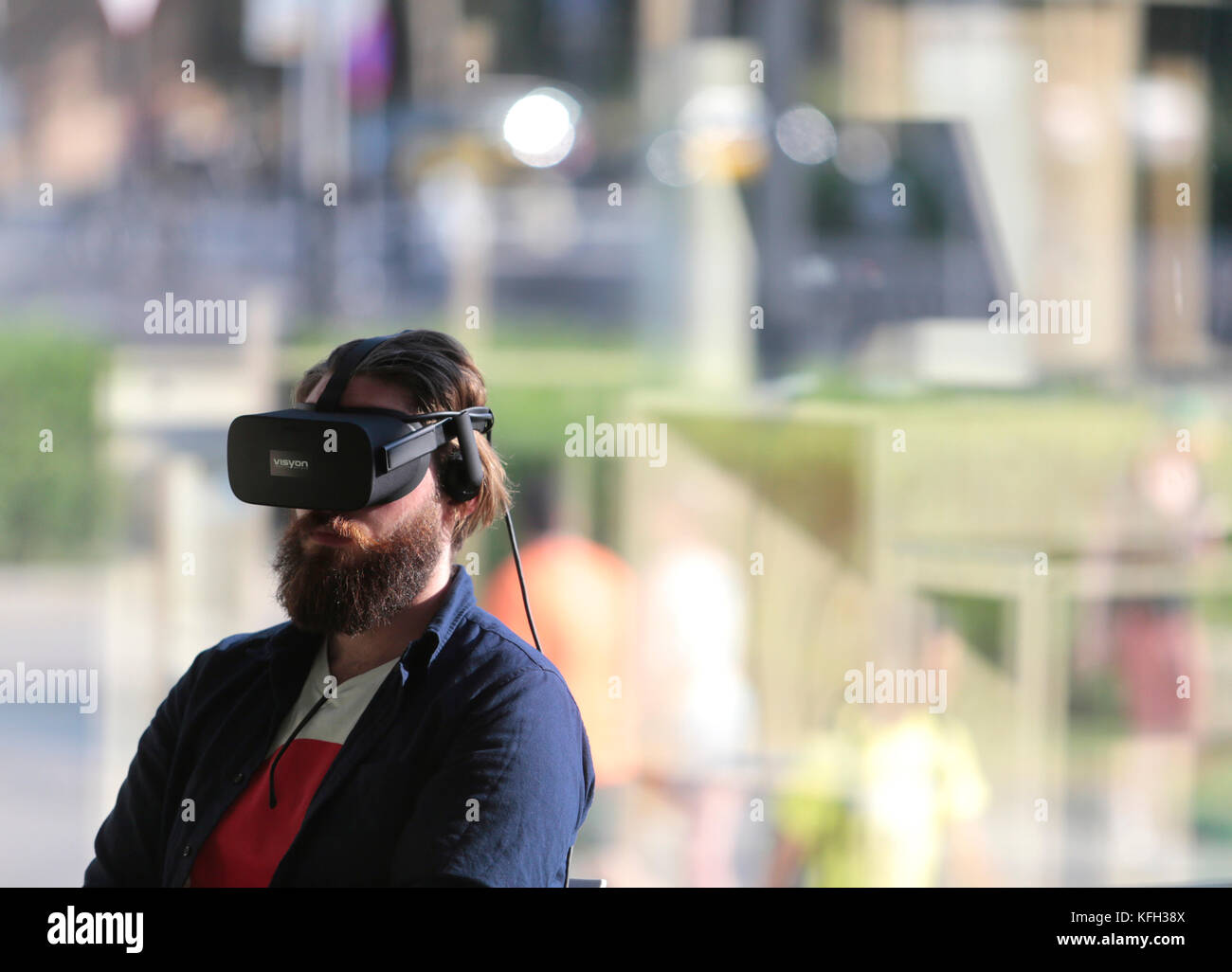 Prüfung VR-Geräte bei Sonar erweiterte Musik- und Kunstfestival in Barcelona Stockfoto
