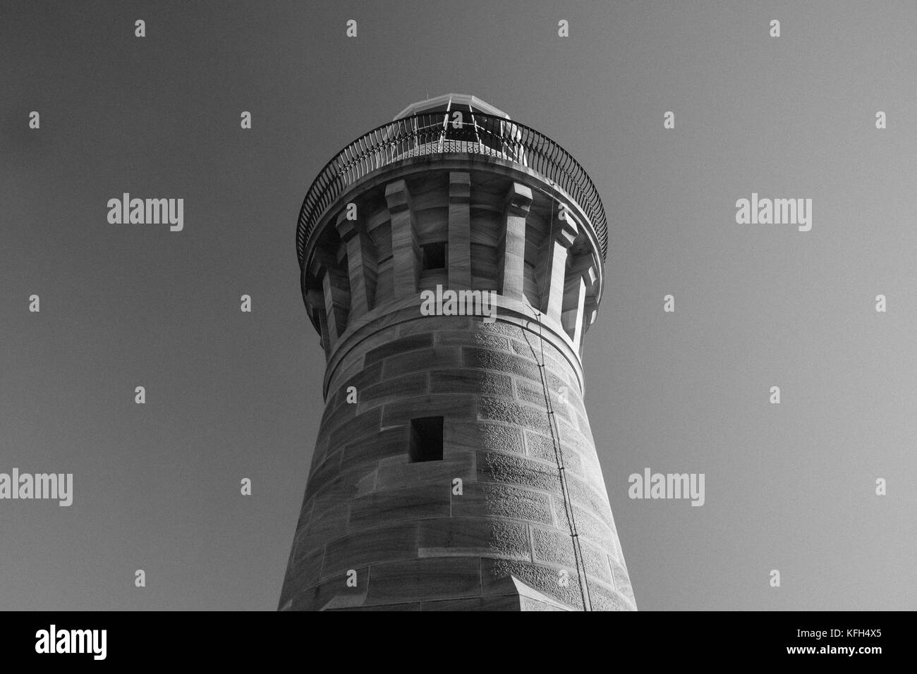 Schwarz-weiß Foto eines Sandstein Licht Haus nördlich von Sydney Stockfoto