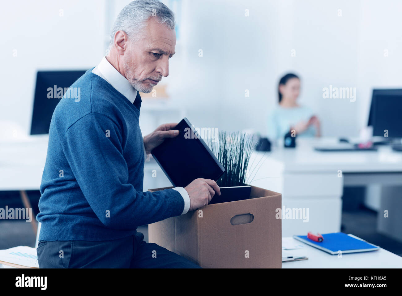 Sad employee Fotos und Bildmaterial in hoher Auflösung Alamy