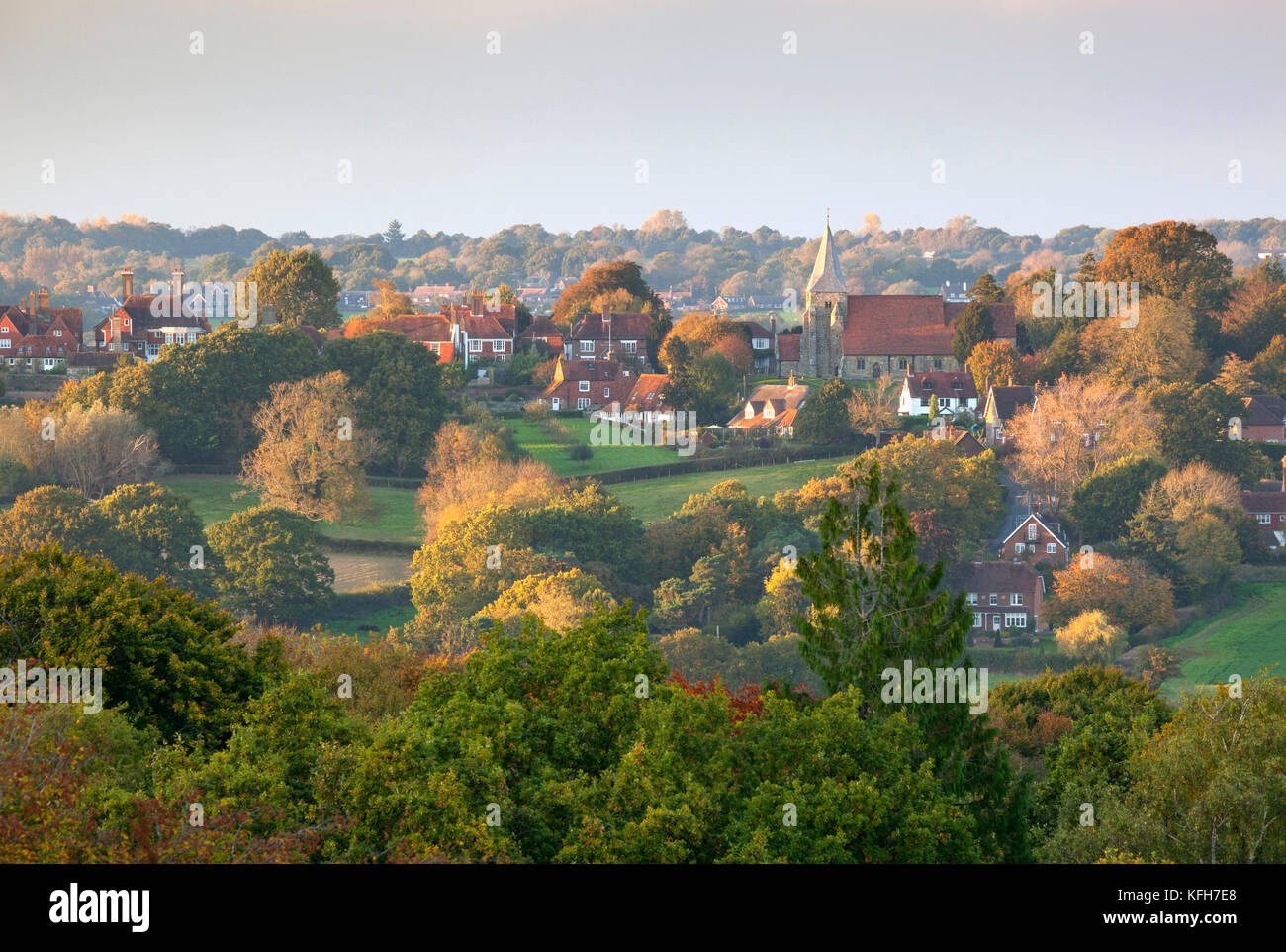 Blick über Dorf Burwash im Herbst Abendlicht, Burwash, East Sussex, England, Vereinigtes Königreich, Europa Stockfoto
