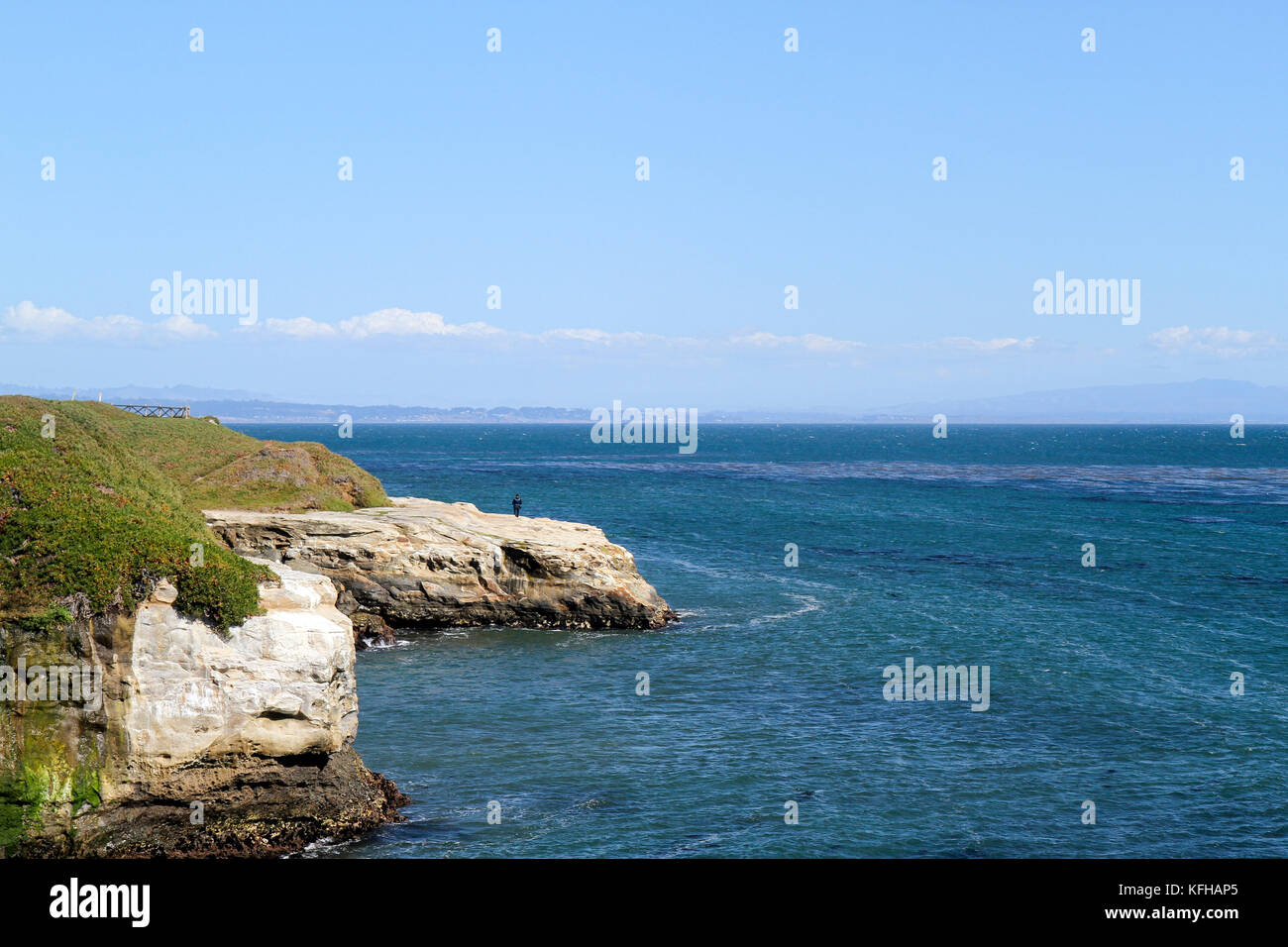 Klippen auf das Meer und Santa Cruz, Kalifornien, USA Stockfoto