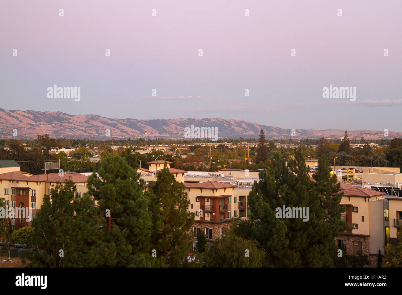 Sonnenuntergang Blick aus einem Zimmer im Holiday Inn San Jose - Silicon Valley, San Jose, Kalifornien, USA Stockfoto