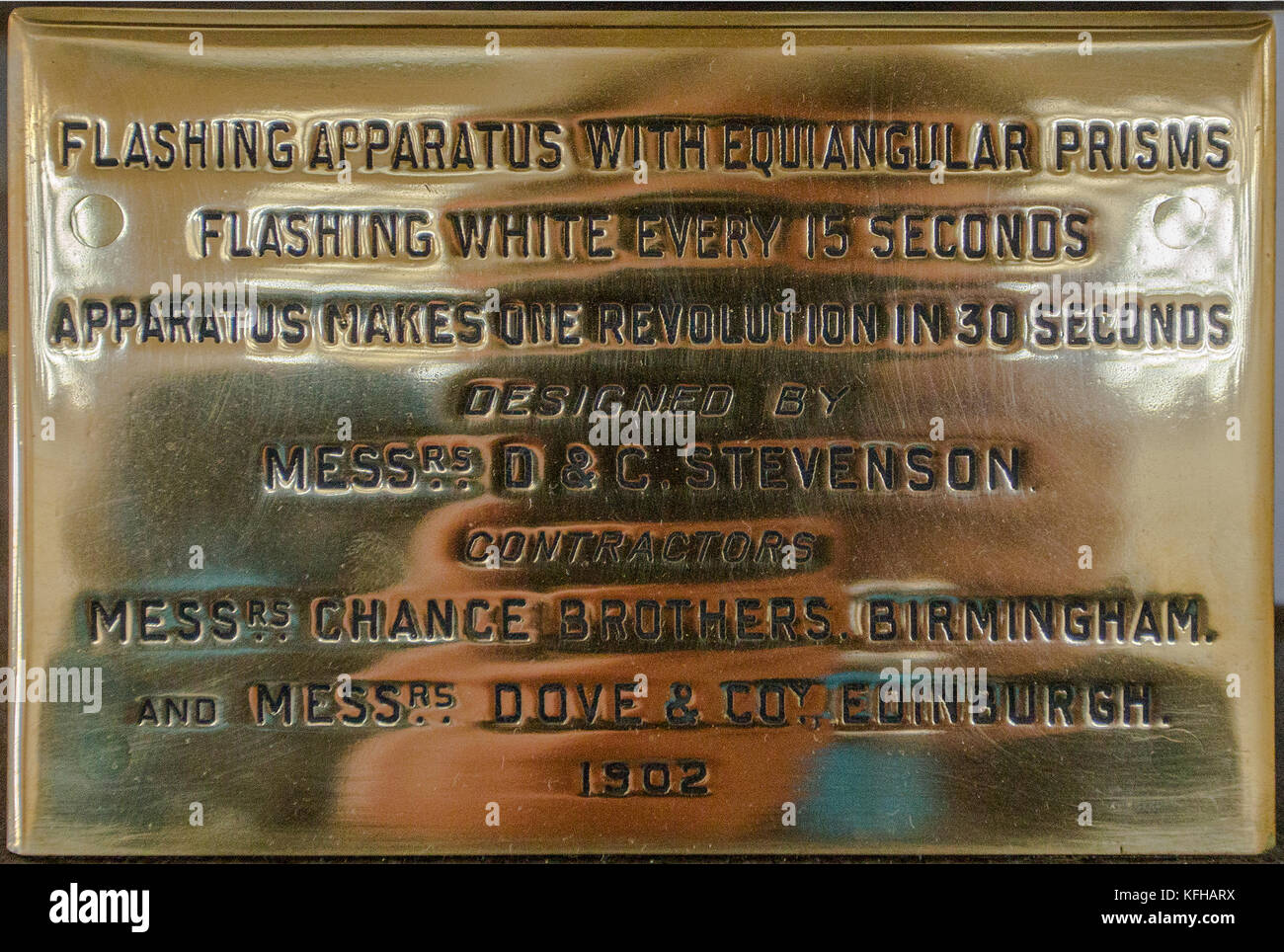 Messingschild Detaillierung der Konstruktion von David & Charles Stevenson in Kinnaird Head Lighthouse; Fraserburgh, Aberdeenshire, Schottland, Großbritannien Stockfoto