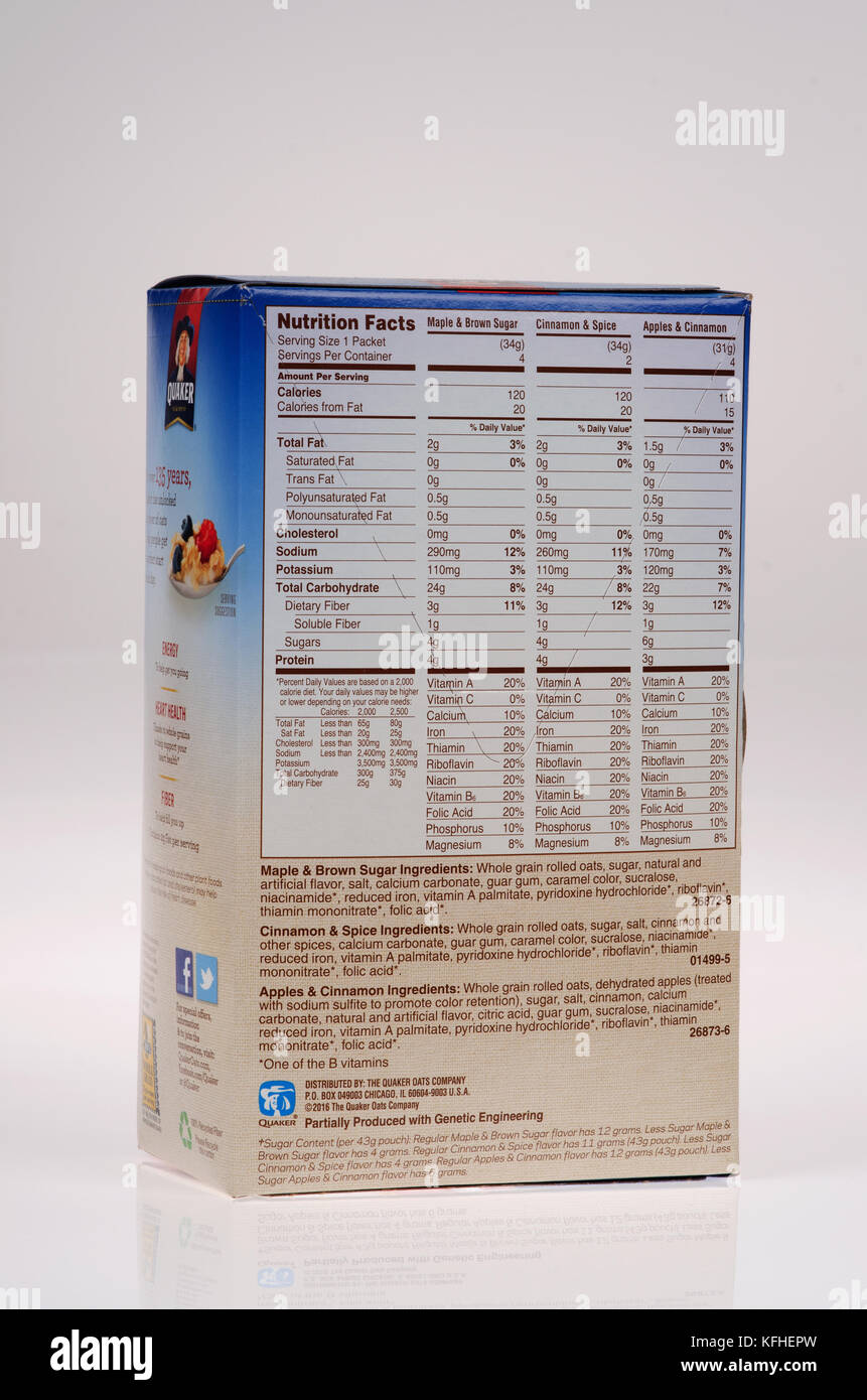 Ernährung Fakten über Quaker Oats Haferflocken Sorte box Verpackung auf weißem Hintergrund Ausschnitt USA Stockfoto