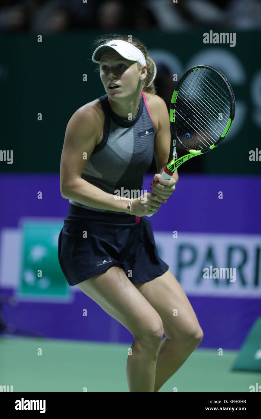 Die dänische Tennisspielerin Caroline Wozniacki ist in Aktion im Halbfinale des wta-Finale vs Czech tennis player Karolina pliskova am 28 Oktober 2017 in Singapur, Singapur. Credit: Yan lerval/LBA/alamy leben Nachrichten Stockfoto