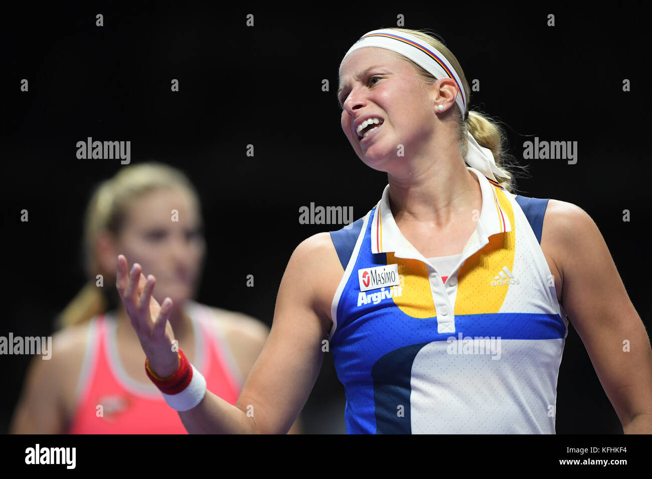 Singapur. 28 Okt, 2017. (L - r) Timea babos (hun), Andrea hlavackova (CZE), Oct 28, 2017 - Tennis: BNP Paribas wta finale Singapur 2017 Übereinstimmung zwischen Chan Yung-Jan (twn)/Martina Hingis (Che) 0-2 Timea babos (hun)/Andrea hlavackova (Cze) an Indoor Stadium in Singapur. Credit: haruhiko Otsuka/LBA/alamy leben Nachrichten Stockfoto