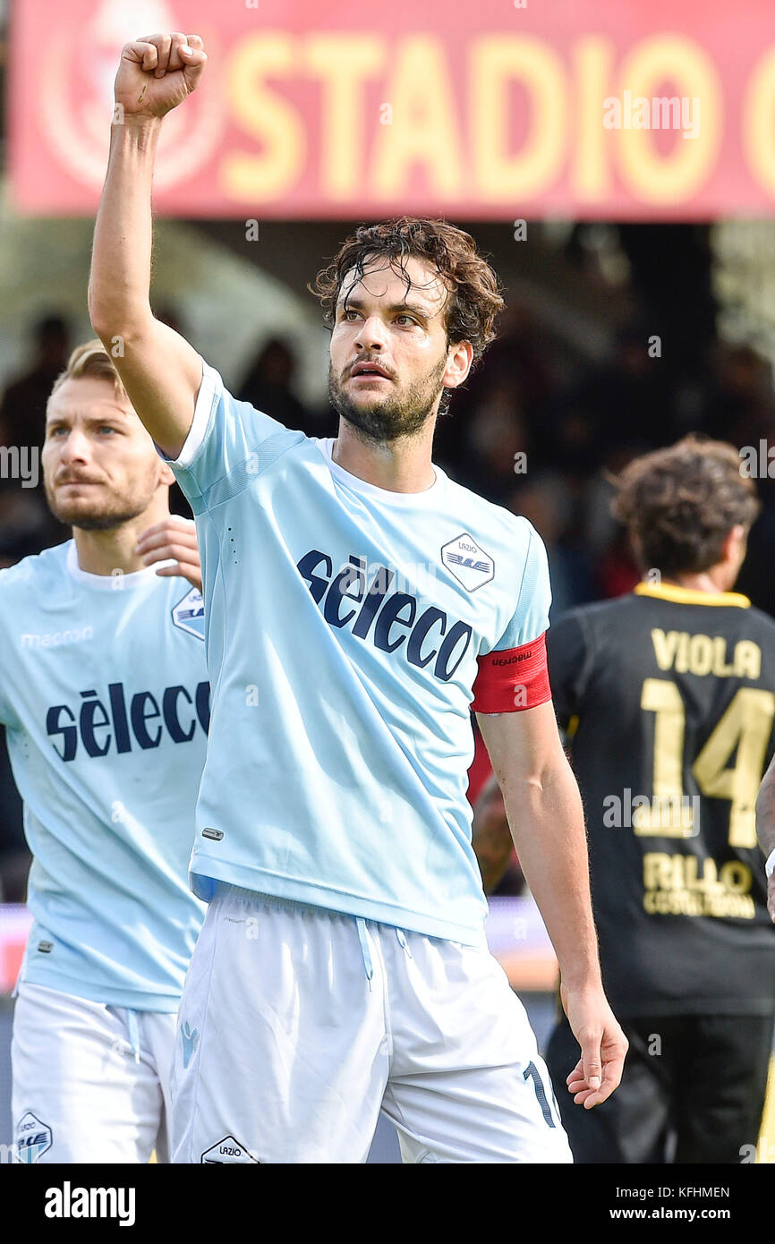 Benevento, Italien - 29 Oktober: Marco parolo Lazio feiern, nachdem sein Ziel während der serie a tim Übereinstimmung zwischen Benevento Calcio und SS Lazio im stadio Ciro vigorito am 29. Oktober 2017 in Benevento, Italien (Credit: Marco iorio/alamy leben Nachrichten Stockfoto