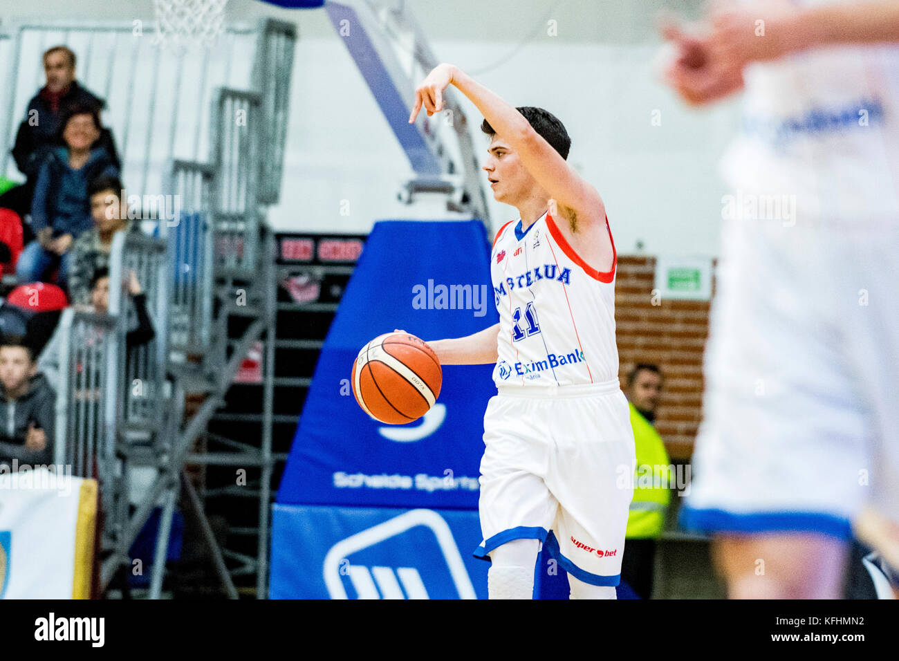 Oktober 28, 2017: Georges Darwiche Nr. 11 (CSM Steaua Bukarest) während der LNBM - Men's National Basketball League Spiel zwischen CSM Steaua Bukarest und CS Politehnica Iasi im Sala Regimentul de Garda "ihai Viteazul", Bukarest, Rumänien ROU. Copyright: Cronos/Catalin Soare Stockfoto