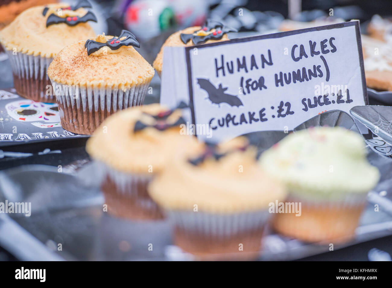 Hampstead Heath, London, UK. 29 Okt, 2017. Ein charity Halloween Hund spazieren und Fancy Dress zeigen, indem sie alle Hunde Materie auf der Spanier Inn, Hampstead organisiert. London, 29. Okt 2017. Credit: Guy Bell/Alamy leben Nachrichten Stockfoto