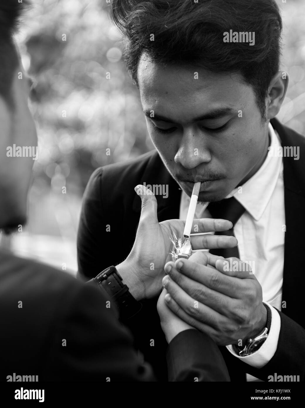 Zwei Männer tragen Anzüge Stockfoto