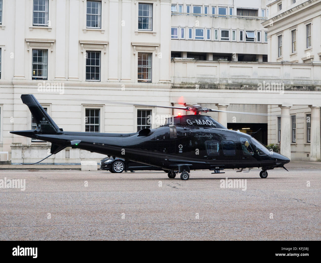 Ein Hubschrauber außerhalb Wellington Barracks Stockfoto