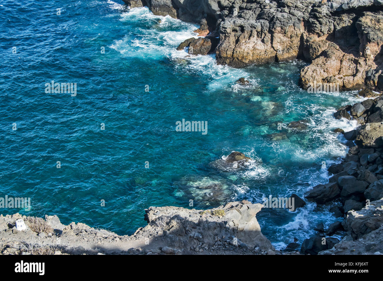 Ein Blick auf die Becken von Wasser auf der Insel Gran Canaria, mit einem sauberen, mit Wasser und einige Wellen Stockfoto