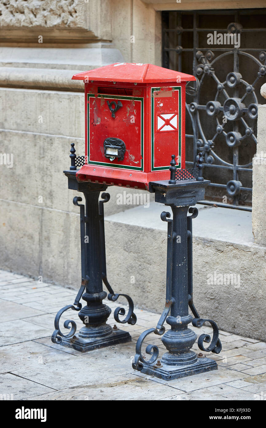 Budapest alte Post (Post) Box auf der Straße Stockfoto