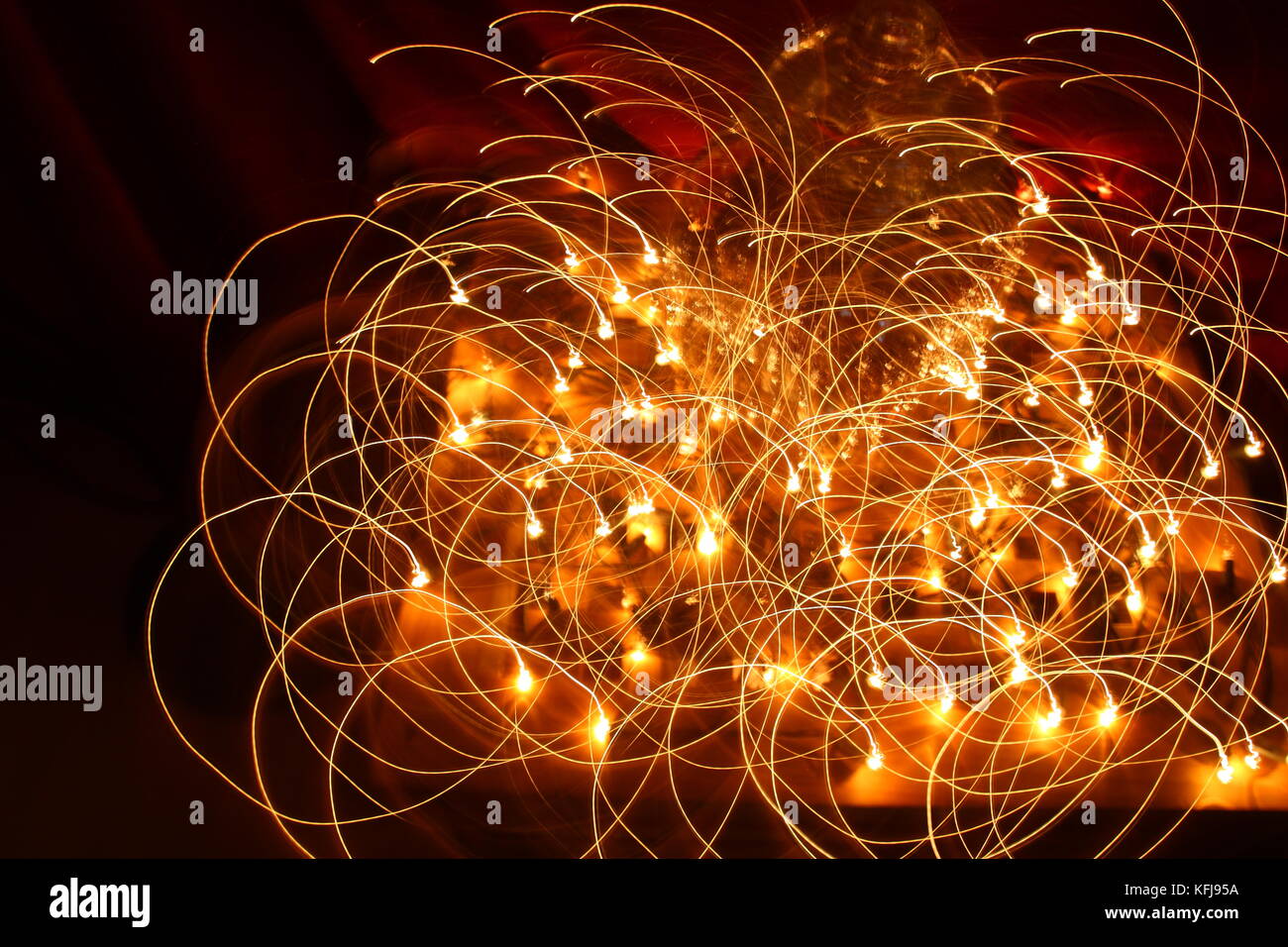 Lichterzauber mit Glas und Lichterketten, Licht Stockfoto