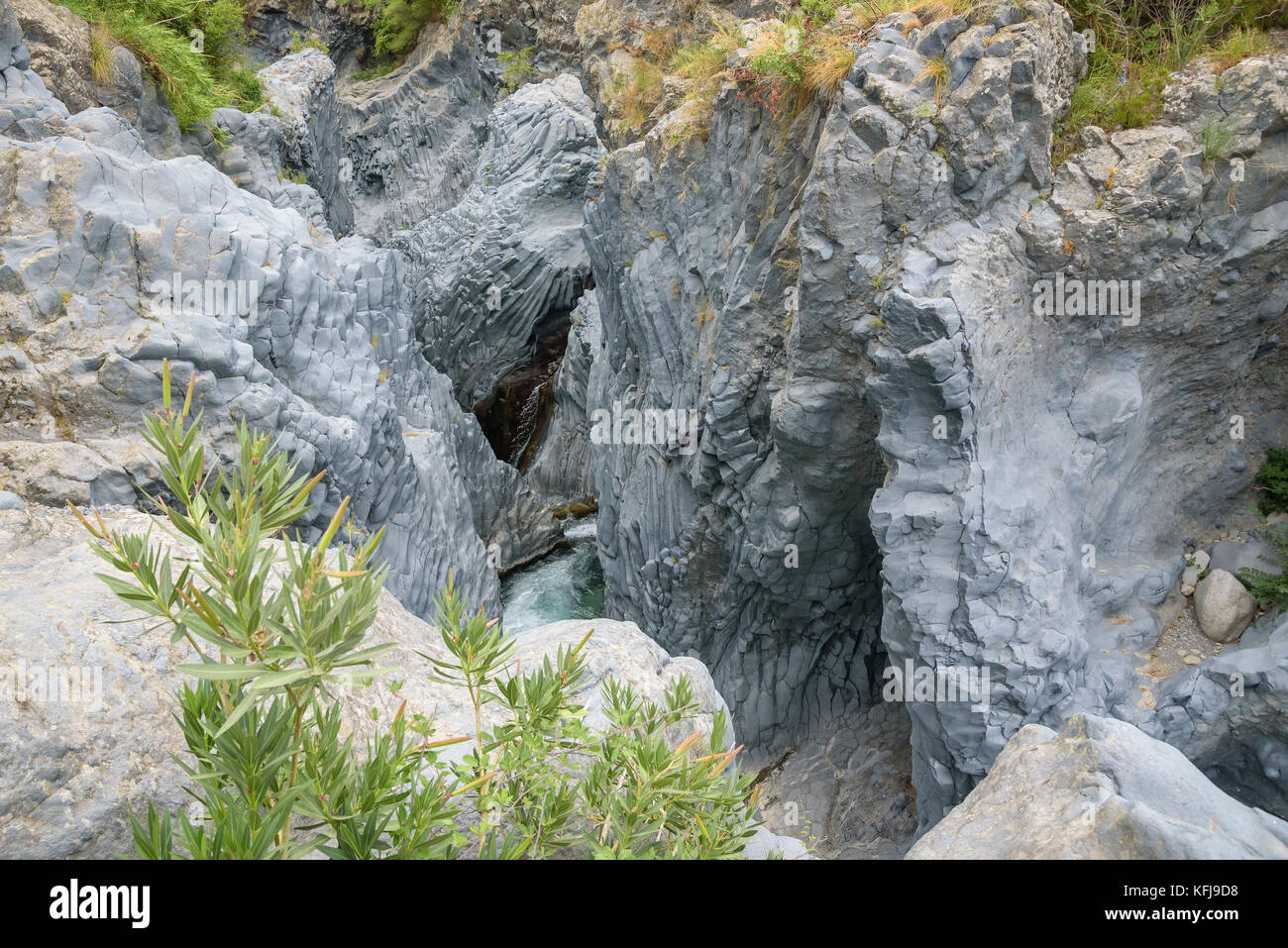 Basaltfelsen Formationen der Schlucht von Alcantara Flusses, Sizilien, Italien Stockfoto