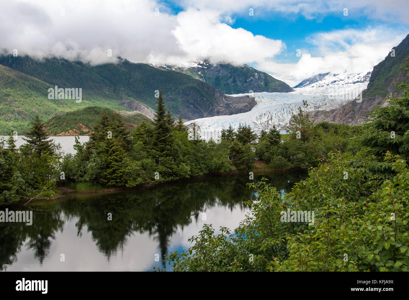 Atemberaubende Aussicht auf Mendenhall Gletscher Gletscher liegt etwa 12 Meilen von Juneau im Südosten des US-Bundesstaates Alaska. Stockfoto