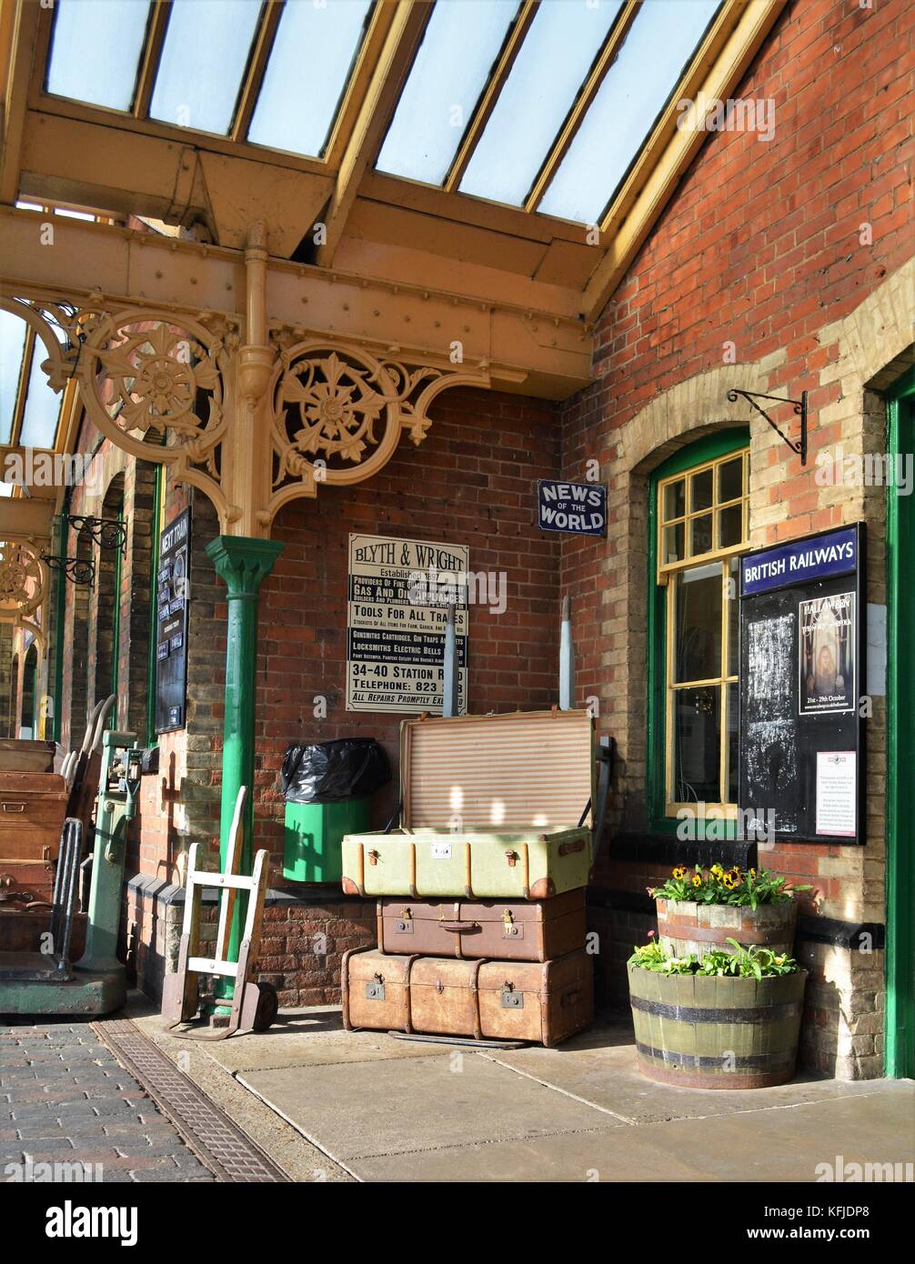 Alte Koffer auf sheringham Station, poppy Linie historische Eisenbahn Stockfoto