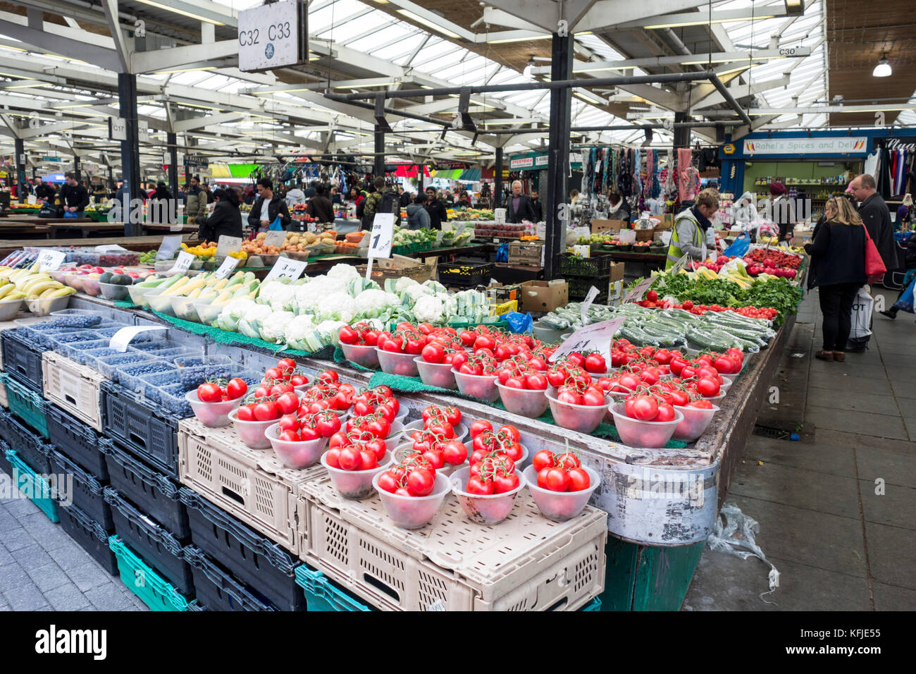 Leicester Marktständen verkaufen Obst und Gemüse, Leicester, Leicestershire, East Midlands, Großbritannien Stockfoto