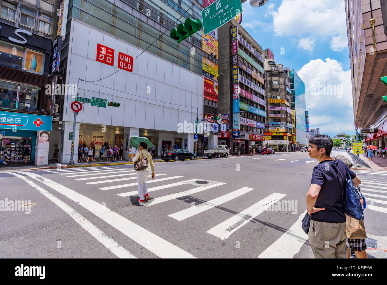 Taipei, Taiwan - 27. Juni: Dies ist ein fußgängerüberweg in der Innenstadt, in der Nähe von Taipei Hauptbahnhof am 27. Juni 2017 in Taipeh Stockfoto