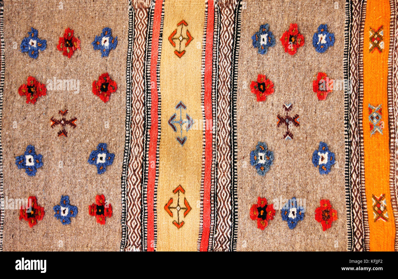 Textur der Berber traditionelle wolle Teppich mit geometrischen Muster,  Marokko, Afrika Stockfotografie - Alamy