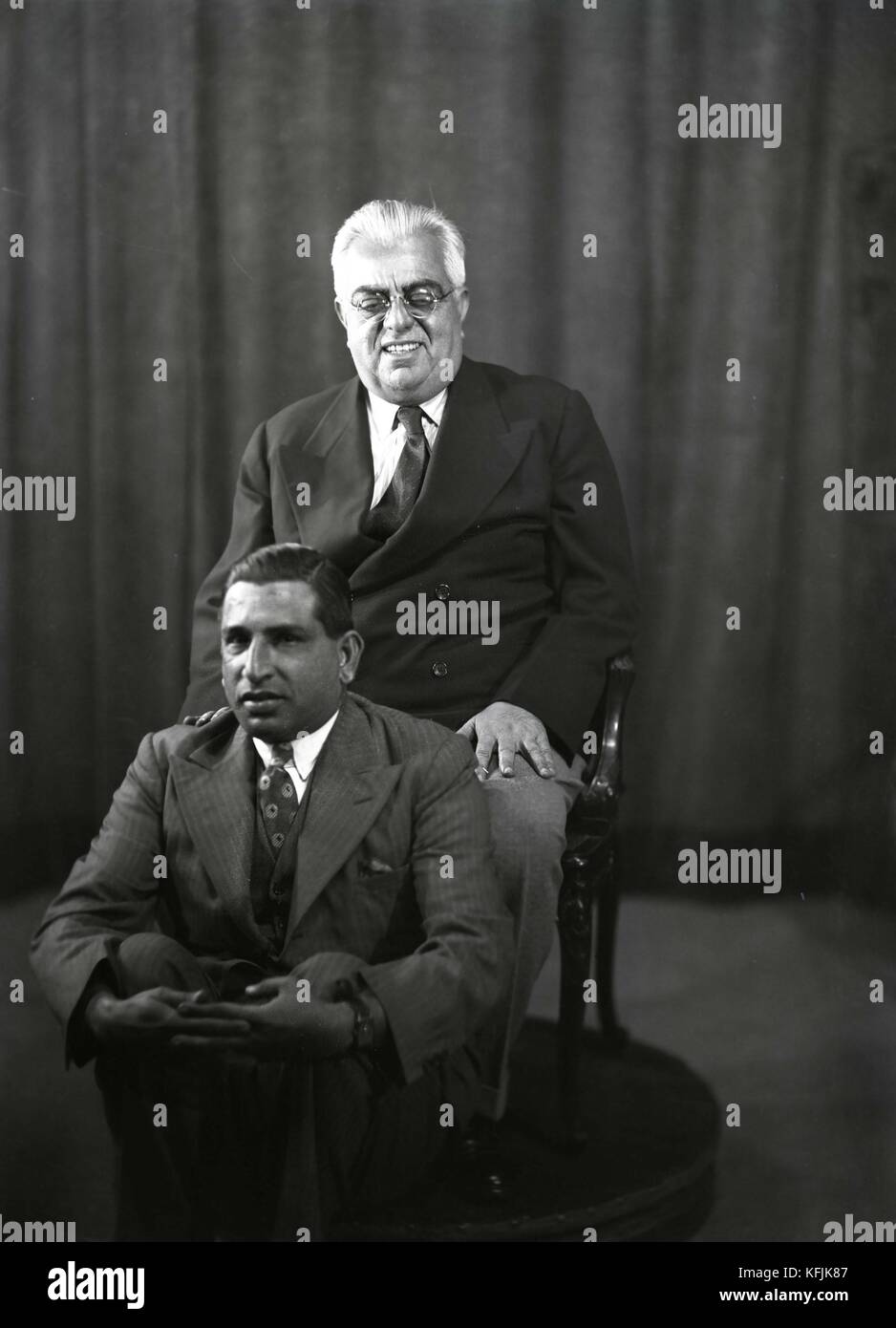 AGA Khan III (1877-1957) mit seinem Sohn, Fürst Ali Khan (1911-1960) c.1 Foto Taponier Kredit:Photo12/Coll. Taponier Stockfoto