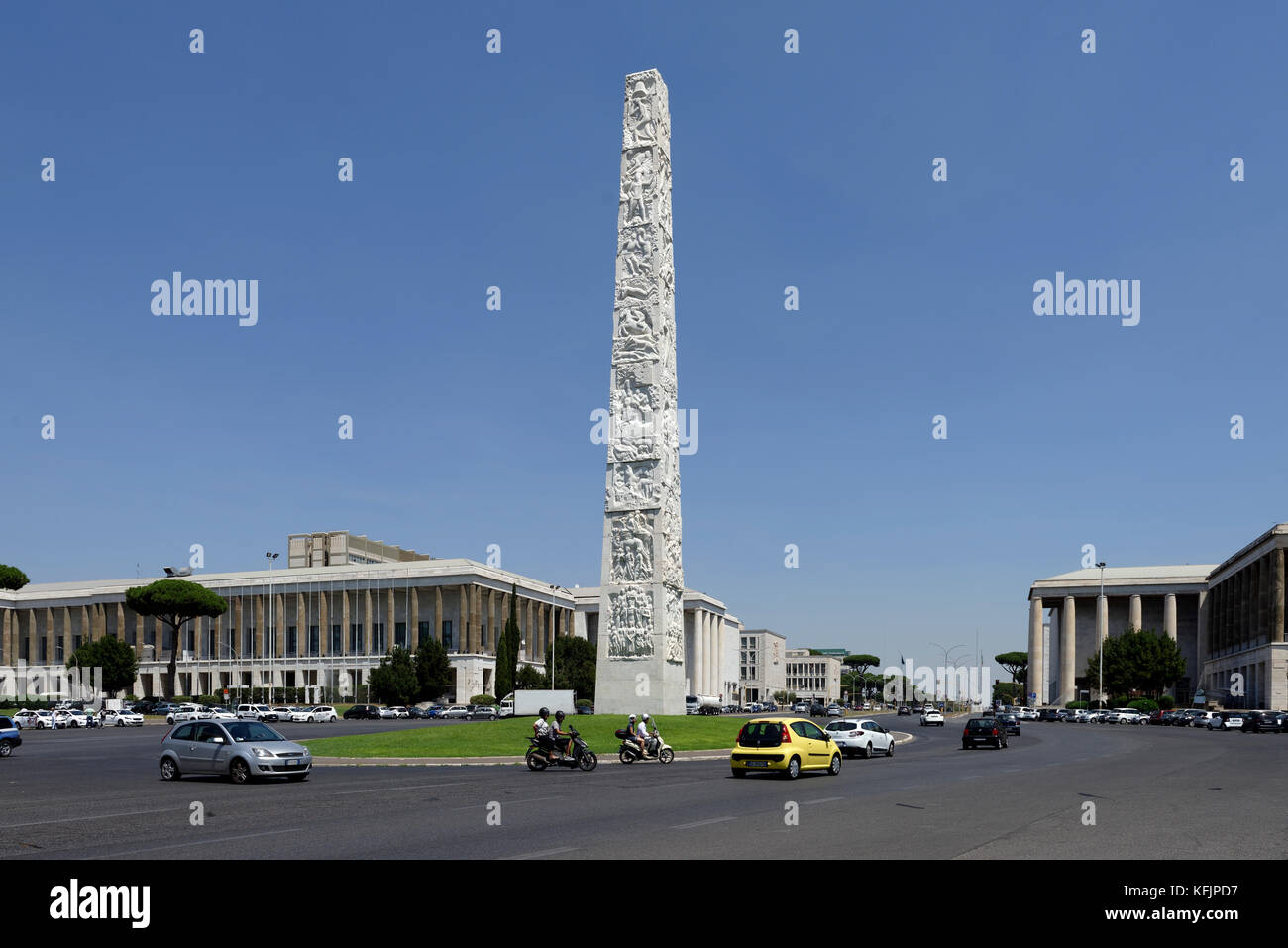 Blick auf den Obelisken di Marconi, ein Obelisk zu Guglielmo Marconi gewidmet von Bildhauer Arturo Dazzi. EUR, Rom, Italien. Der Obelisk steigt auf 45 m. Stockfoto