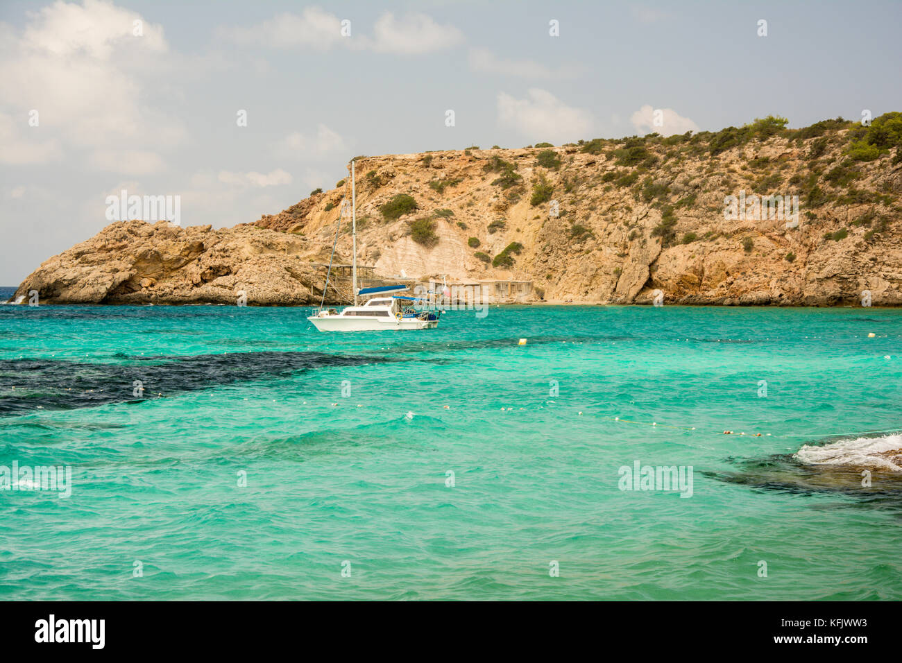 Schönen Meer Küste der Insel Ibiza, Teil der Balearischen Inseln in Spanien. Stockfoto