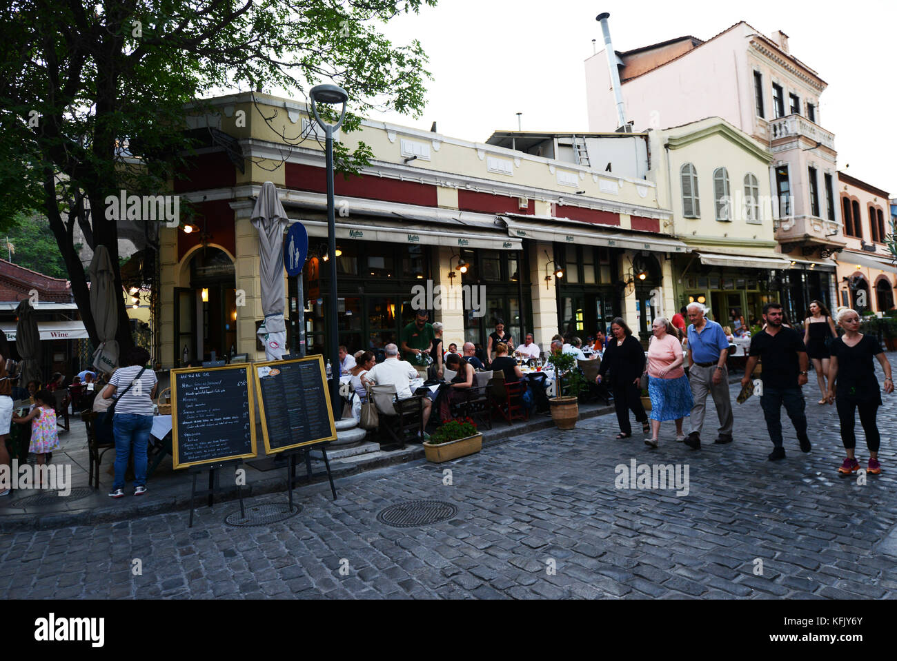 Tavernen und Restaurants entlang Katouni street in Ladakika, Thessaloniki Stockfoto