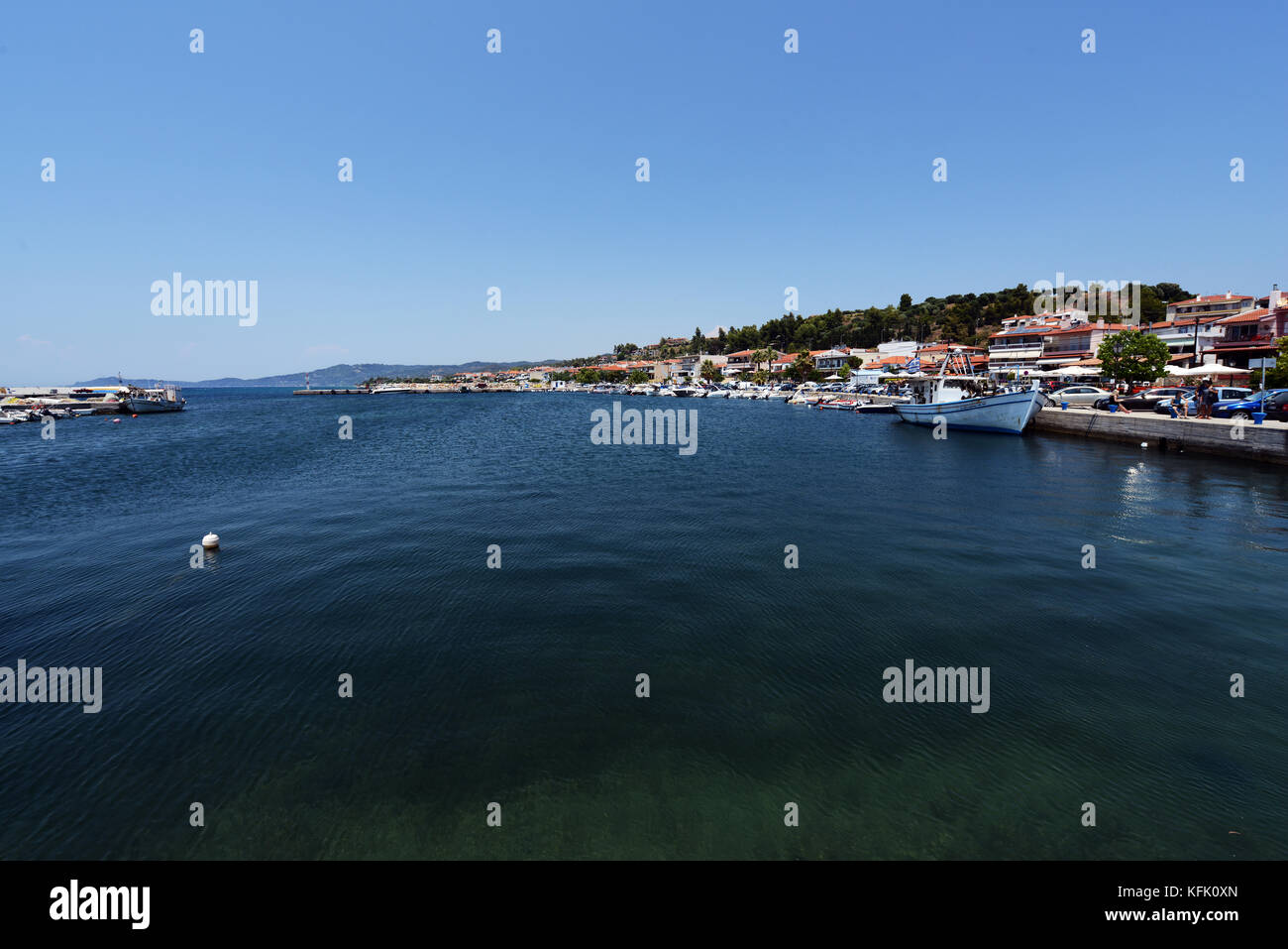 Das schöne Dorf Nea Skioni in Chalkidiki, Griechenland. Stockfoto