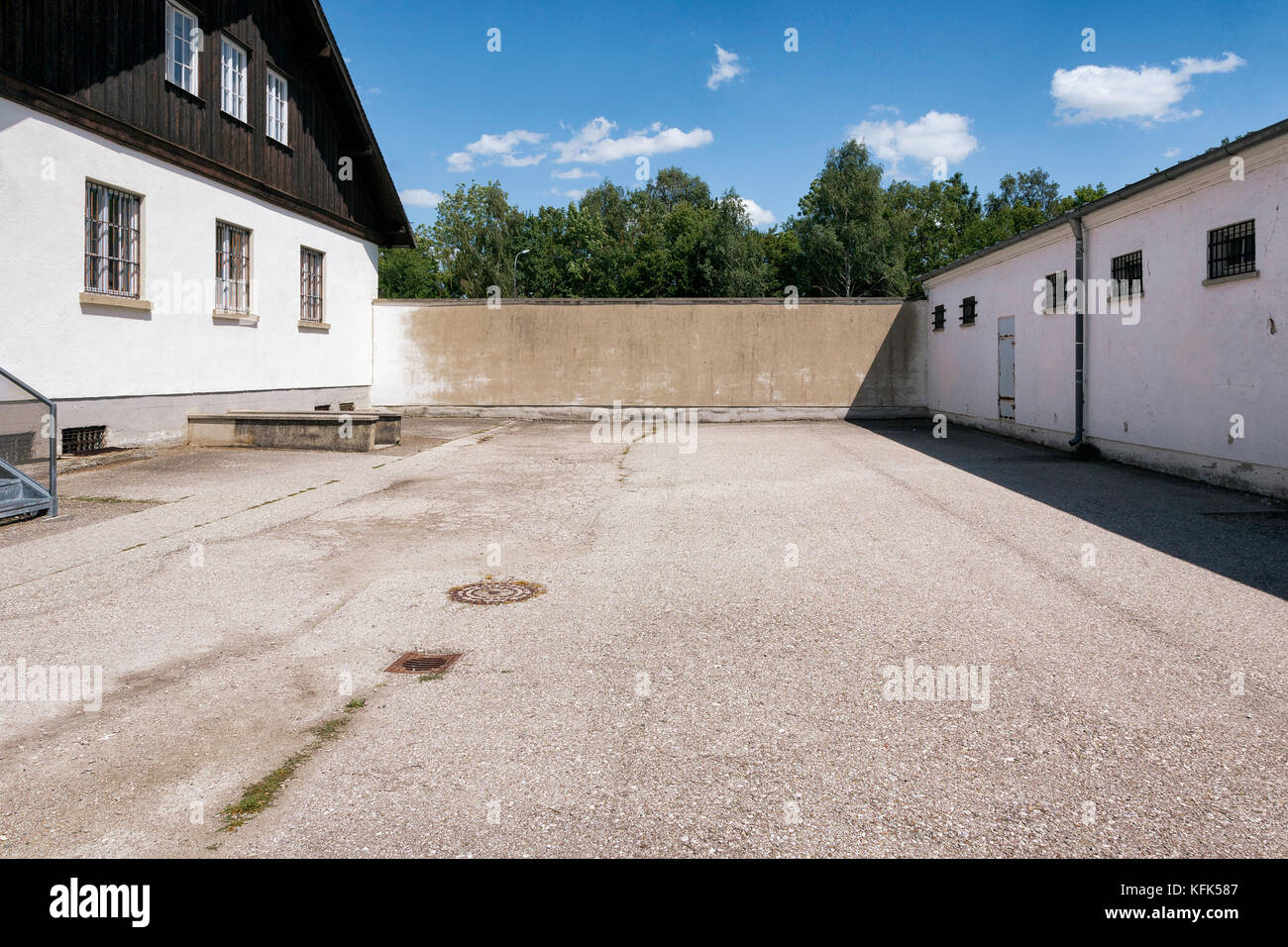 Kz Dachau (konzentrationslager) Gefängnis block Innenhof mit Blick in Richtung der Ausführung Wand Stockfoto