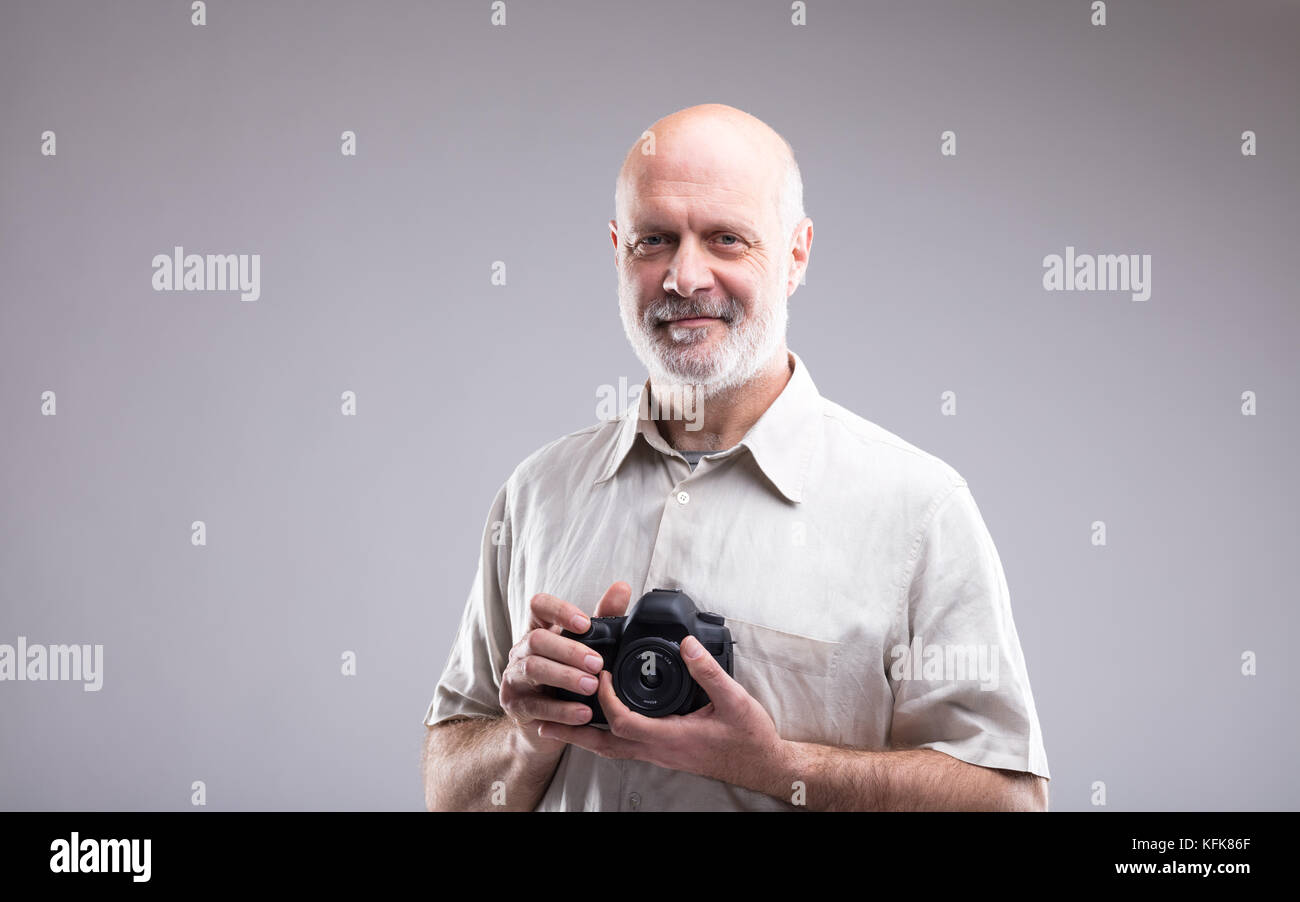 Experte Fotograf seine Kamera in der Hand halten Stockfoto