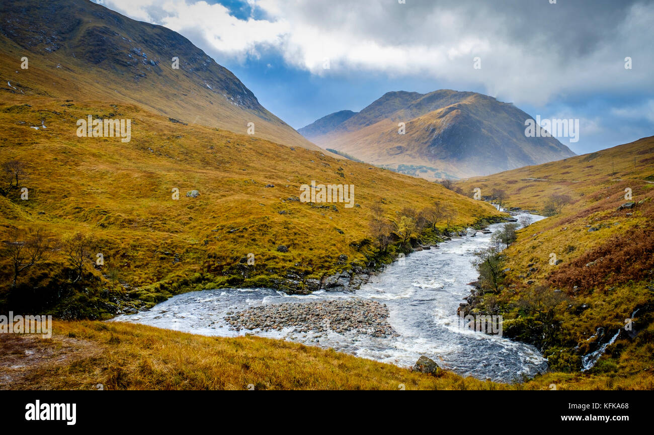 Der Fluss etive in Speight, wie es fließt durch Glen etive, Highlands von Schottland Stockfoto