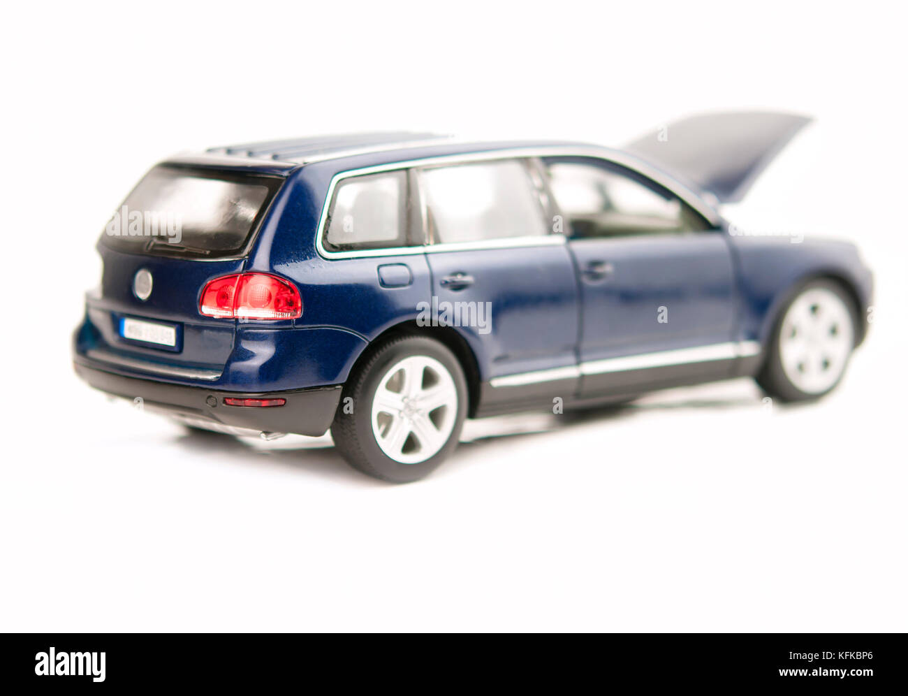 Spielzeugauto isoliert auf weißem Hintergrund Stockfoto