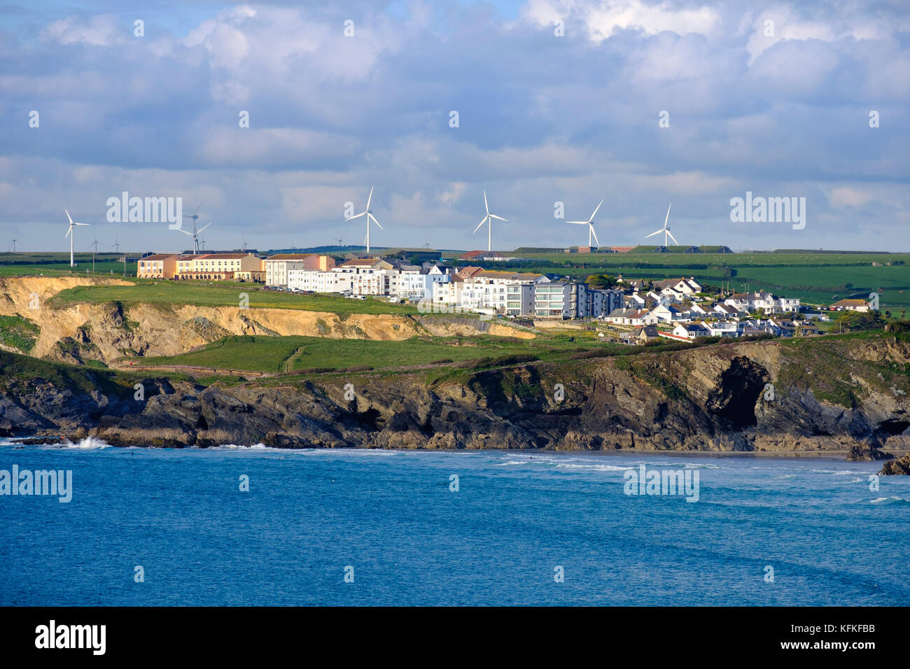 Bezirk trevelgue, hintere Windenergieanlagen, Newquay, Cornwall, England, Großbritannien Stockfoto