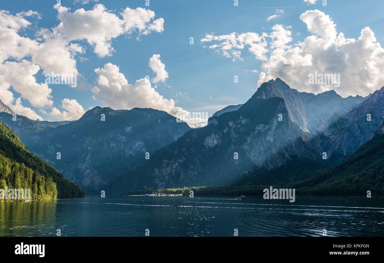 Blick über den Königsee nach St. Bartholomä, dramatische Atmosphäre, Schönau am Königssee, Nationalpark Berchtesgadener Land Stockfoto