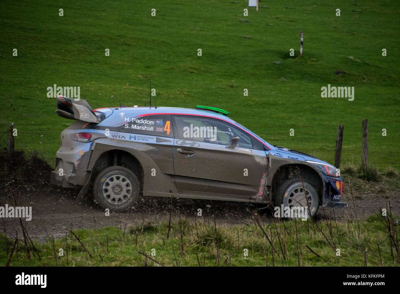 Uk. 29 Okt, 2017. #4 Hayden padden (nzl) und Co-Fahrer Sebastian Marschall (GBR) von Hyundai motorsport Während der See brenig Etappe der Rallye gb Runde der FIA World Rally Championship 2017 in Wales konkurrieren. Credit: Hugh Peterswald/Pacific Press/alamy leben Nachrichten Stockfoto