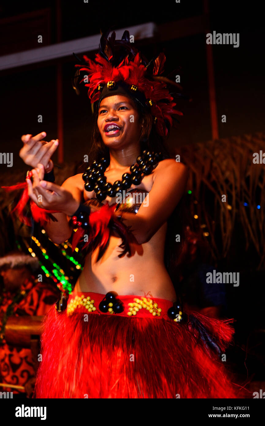 Einheimische Leute an Tanz, kulturelle Show im Hochland Paradies Kulturzentrum, Rarotonga, Cook Inseln Stockfoto