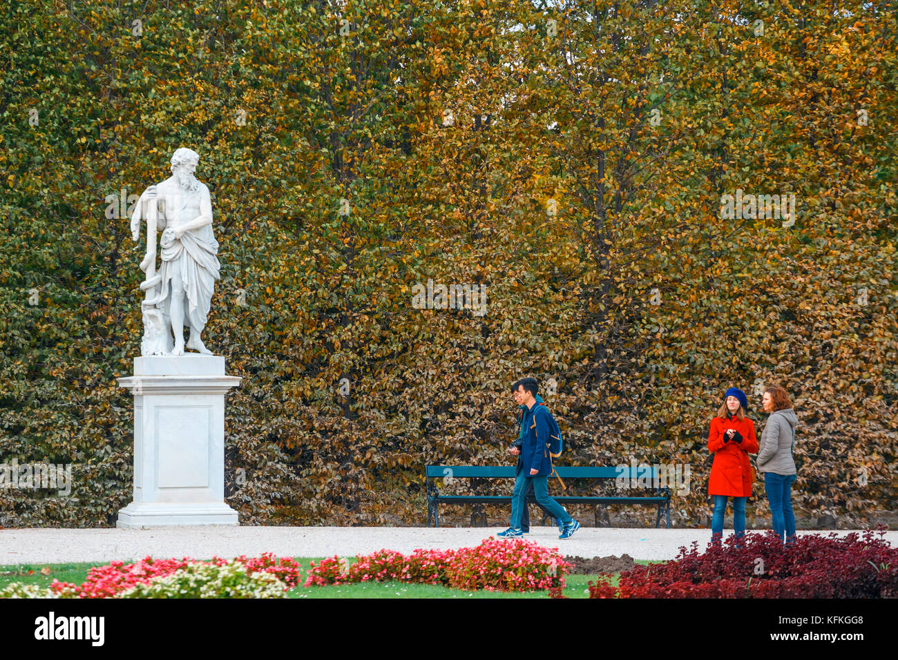 Wien, Österreich, 14. Oktober 2016: Garten im Schloss Schönbrunn in Wien, Österreich Stockfoto